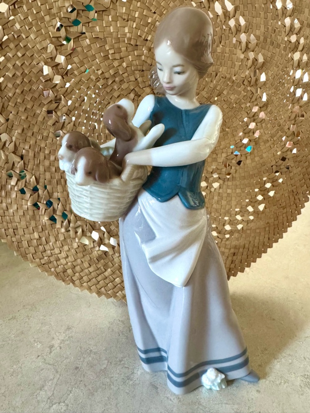 Lladro Figurine LITTLE DOGS ON HIP GIRL WITH BASKET OF PUPPIES Retired Porcelain